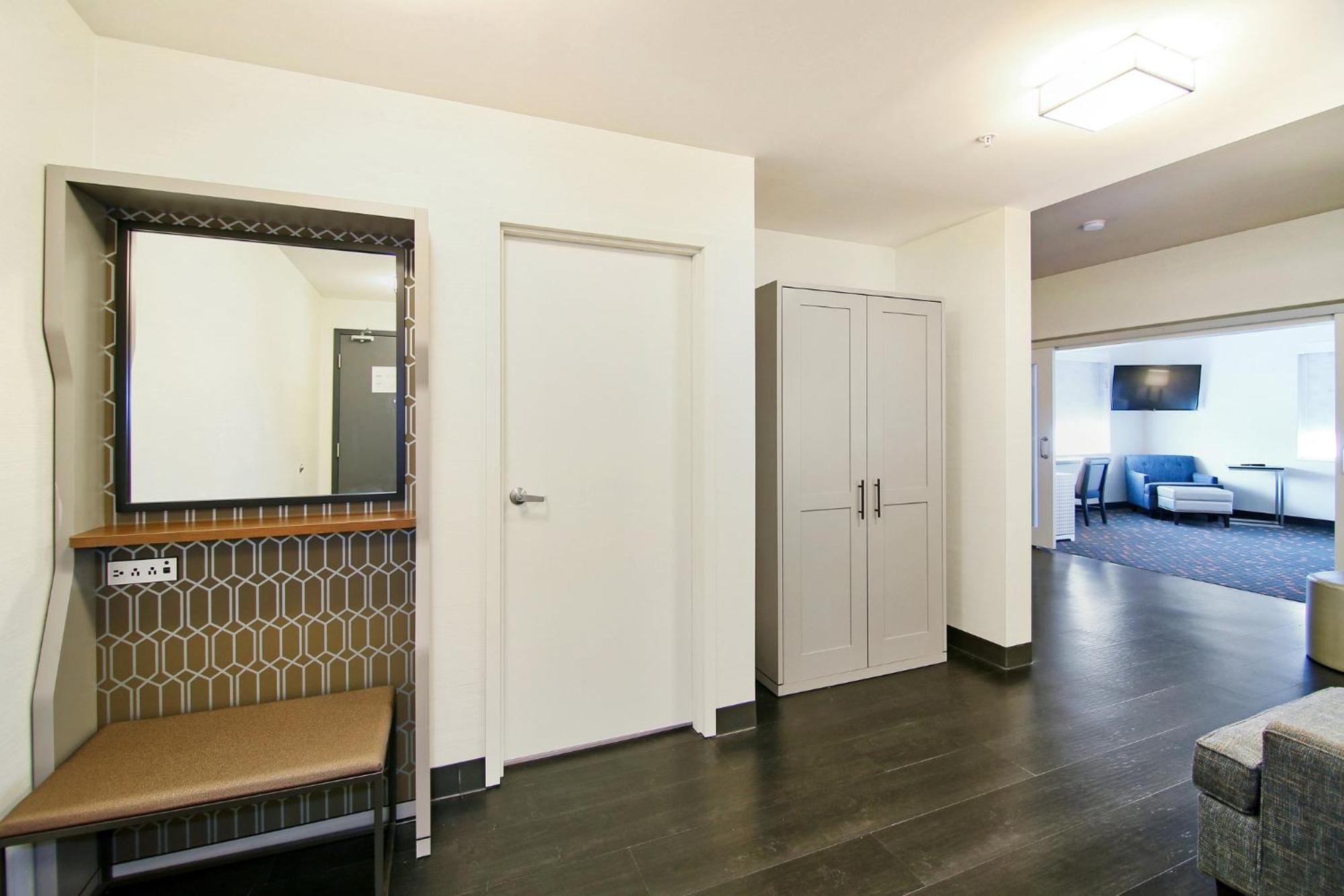 Holiday Inn Hotel & Suites - Calgary Airport North By Ihg Extérieur photo