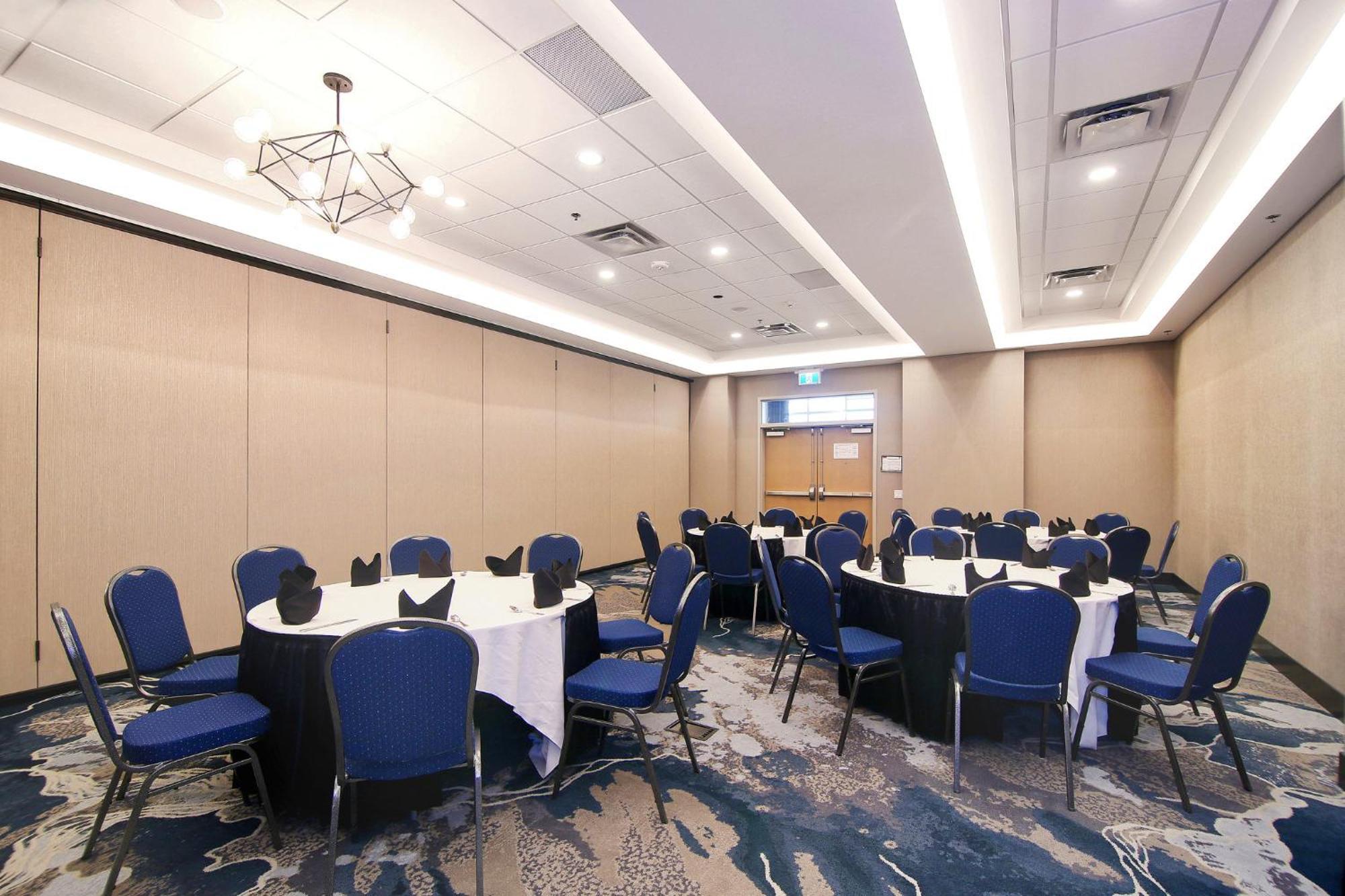 Holiday Inn Hotel & Suites - Calgary Airport North By Ihg Extérieur photo
